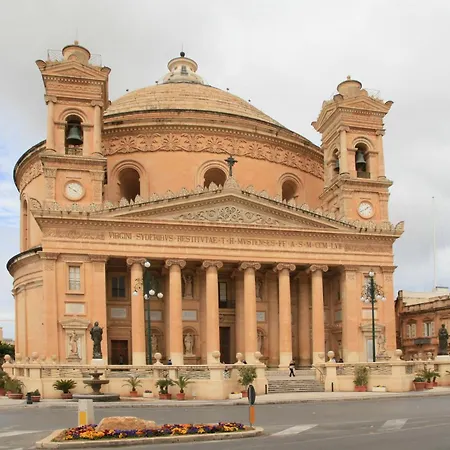 Large And Modern In The Centre Of Malta *